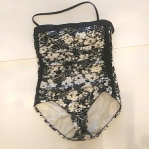 Paradise Bay Women's SZ 8 Black & White Floral One Piece Swimsuit Halter Style